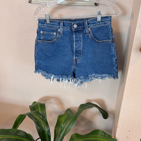 Levi's Pants - 𝅺LEVI 501 denim shorts